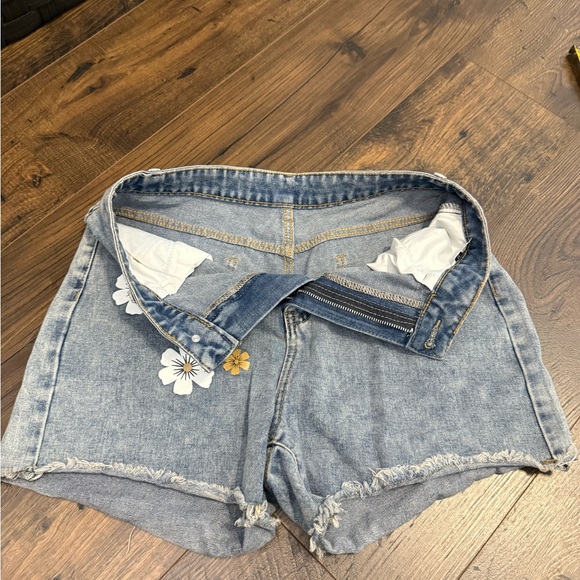 Denim Frayed Blue Jean Shorts with Florals Women’s Medium - Picture 7 of 8